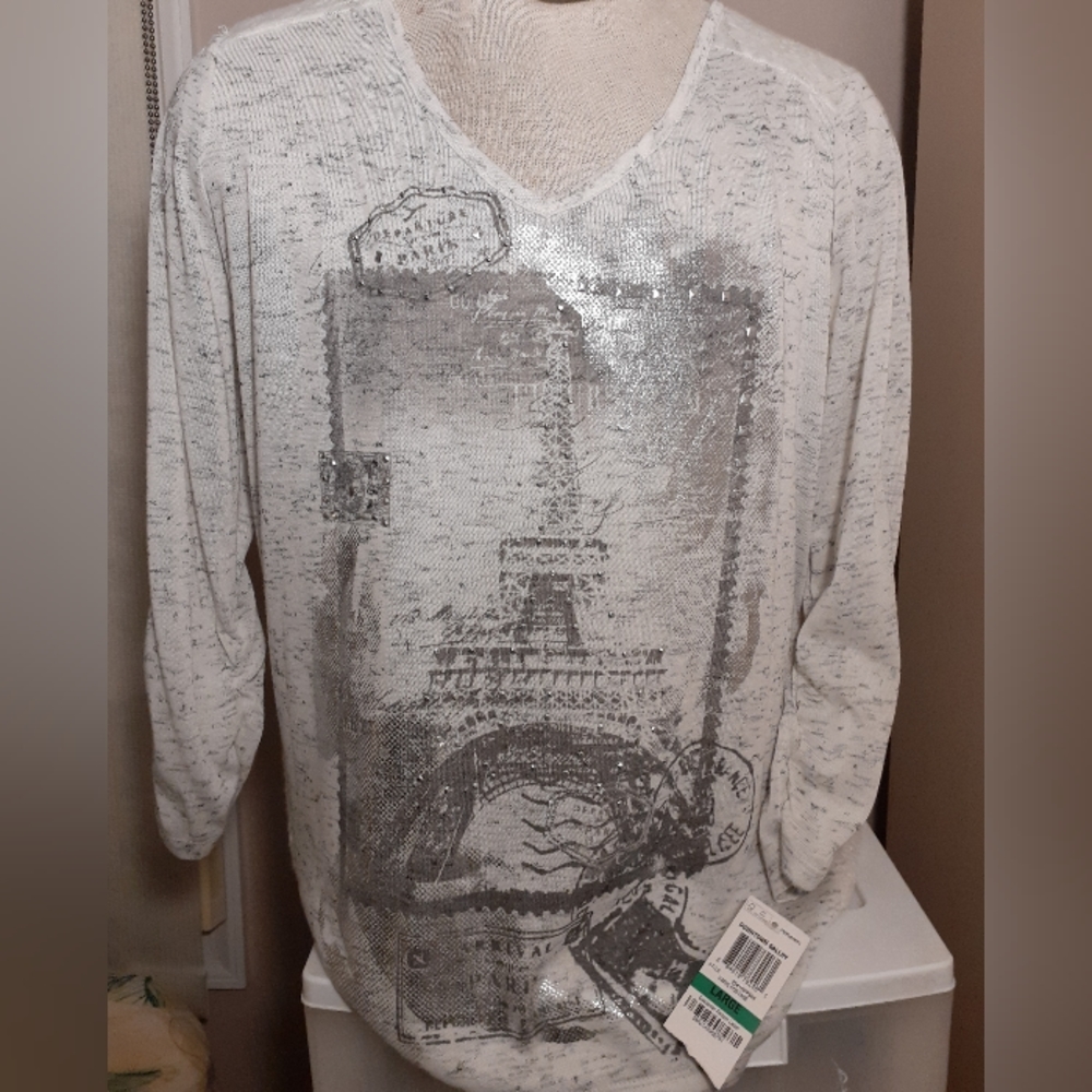 Woman's Tops  gray And white pullover tee size L
